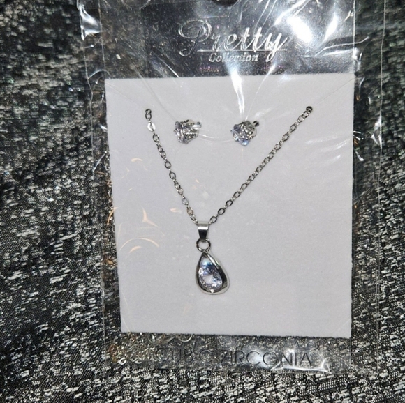 Necklace & Earrings Set BNIB - Picture 4 of 5